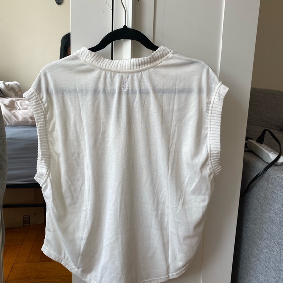 Free People Movement oversized white top with a V-neck Size XS - Picture 8 of 9